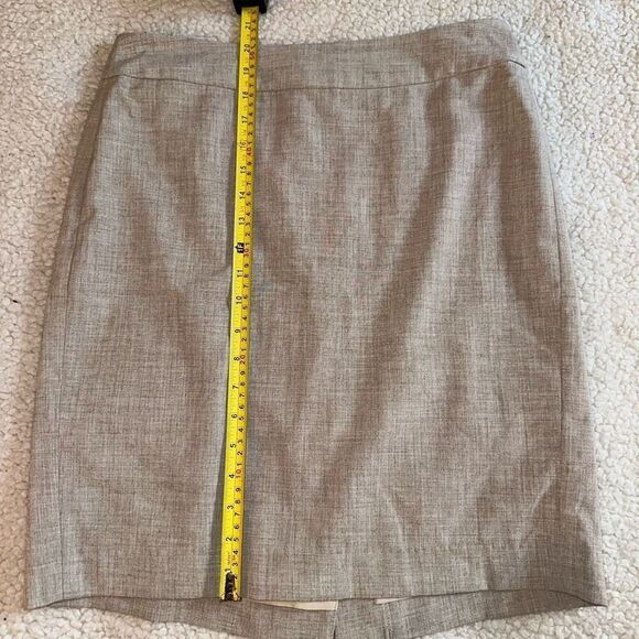 Banana Republic Women’s Khaki Tan Pencil Skirt Size 6 EUC - Picture 8 of 9